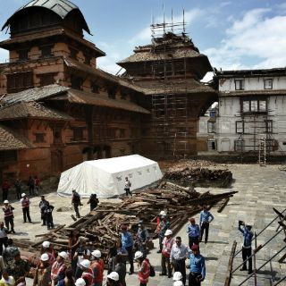 Nepal busca solidaridad internacional tras terremoto con conferencia