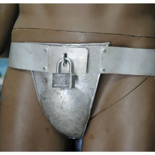 Cinturones de castidad para hombres, nueva moda en Kenia