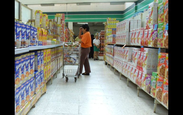 Explican que un mismo producto en una tienda departamental se vendía con el IVA, mientras que en una tienda de conveniencia no. EL INFORMADOR / ARCHIVO