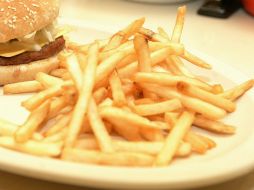 Los mexicanos consumen hasta dos veces por semana bocadillos como papas y otros 'snacks'. EL INFORMADOR / ARCHIVO