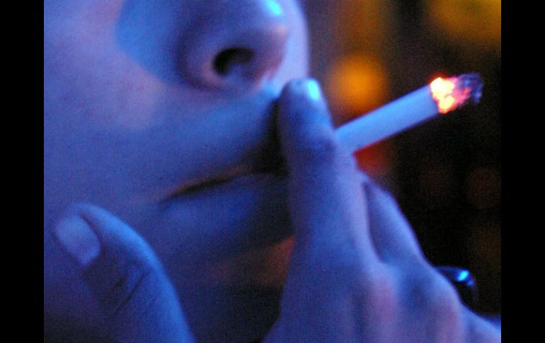 El cigarro se consume de forma habitual en el mundo ya que se vende a bajo precio. EL INFORMADOR / ARCHIVO