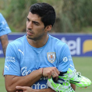 Luis Suárez, molesto por críticas a Uruguay