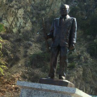 Inauguran estatua de Salvador Lizárraga en Mazatlán