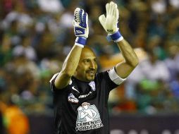 Pérez rebasa los 40 años y sigue firme en el arco hidalguense. AFP / ARCHIVO