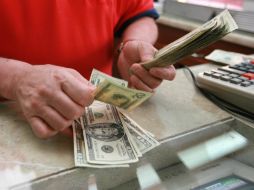 El tipo de cambio para solventar obligaciones es de 15.4816 pesos. EL INFORMADOR / ARCHIVO