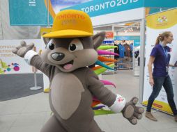 'Pachi', la mascota oficial de los Juegos Panamericanos Toronto 2015 es vista en varios puntos de la ciudad. NTX / I. Inclán