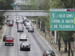 Los automóviles cuya matrícula termina en números impares dejan de circular el primer y tercer sábados de cada mes. NTX / ARCHIVO