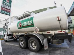 Para optimizar la operatividad, se ha tenido que incrementar el número personal que se encarga de llevar la gasolina a las estaciones. EL INFORMADOR / ARCHIVO