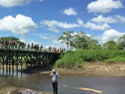 Testigos reportan que el vehículo iba a alta velocidad al ser perseguida por una patrulla de la policía estatal. EFE /