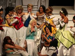 '12 princesas en pugna´' se burla y critica el legado que han dejado algunas heroínas de los cuentos infantiles. NTX / G. De Huerta
