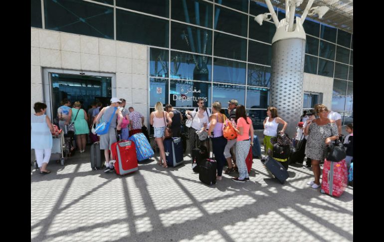 El ministro francés, Laurent Fabius, informa que 'Todos los franceses que deseen ser repatriados serán repatriados' de Túnez. EFE / M. Messara