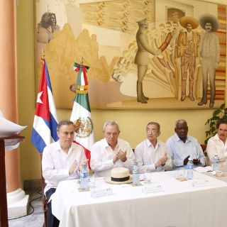 Legisladores mexicanos, de acuerdo con retirar bloqueo económico a Cuba