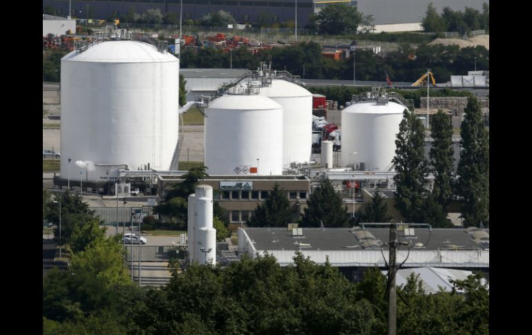 Toma aérea de la fábrica Air Products contra la cual Yasine Salhi estrelló un camión para, se presume, provocar una explosión. EFE / S. Nogier