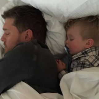 Hijo de Michael Bublé se recupera tras quemaduras