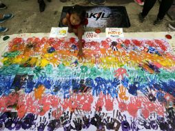 Diez países brindan plena igualdad de derechos a la comunidad LGBT; 40 por ciento de los miembro de la ONU los penalizan. EFE / R. Tongo