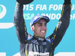El suizo Sébastien Buemi ganó ayer el primer Gran Premio de Londres, décima prueba del Mundial de Fórmula E. AP / T. Ireland