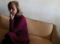 Las mujeres pueden empeorar más rápidamente, ya que existe un encogimiento más veloz de ciertas áreas cerebrales. AFP / ARCHIVO