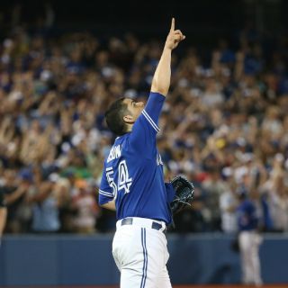 Osuna suma segundo salvamento en victoria de Azulejos