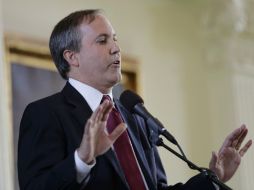 Paxton calificó de 'defectuoso' el dictamen que revocó la prohibición contra el matrimonio entre personas del mismo sexo. AP / ARCHIVO