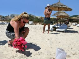 En la playa se recuerda a las víctimas del hecho. EFE / M. Messara