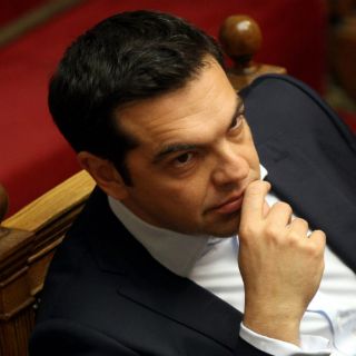 Tsipras pide prorrogar por un mes programa de rescate de Grecia