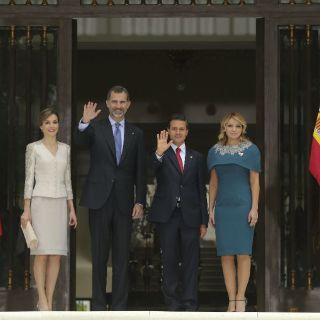 Peña Nieto recibe en Los Pinos a los reyes de España