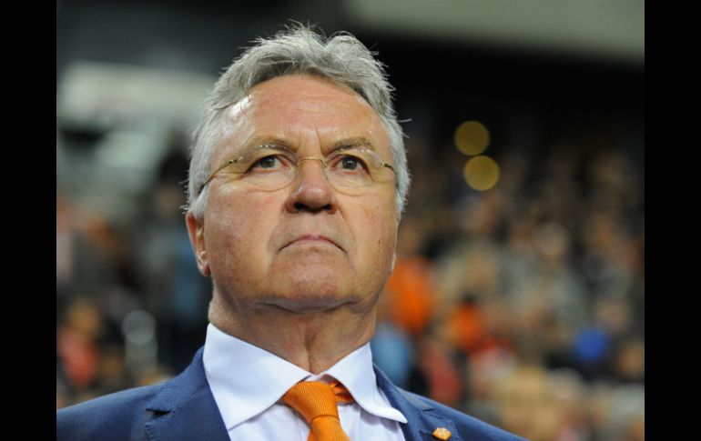'Me gustaría que mi sucesor y todo el cuerpo técnico logren éxitos en el camino a la Eurocopa 2016', acotó Hiddink. AFP / ARCHIVO