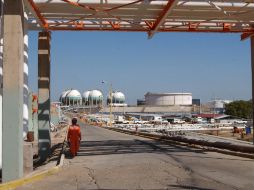 La refinería se encuentra dentro de la mancha urbana de la ciudad de Minatitlán. NTX / ARCHIVO