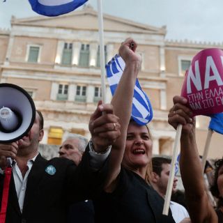 Miles se manifiestan a favor del referéndum en Atenas