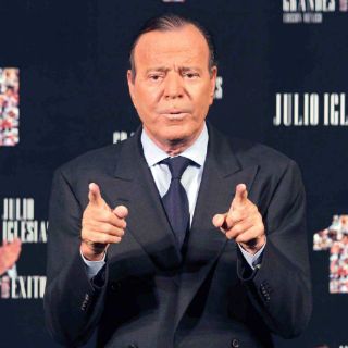 Operan a Julio Iglesias en Nueva York