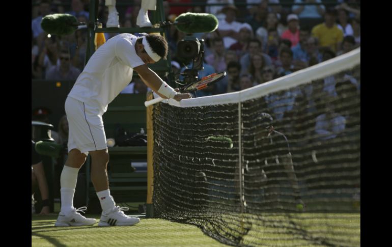 Después de cinco sets en primera ronda, Kei Nishikori empezó a sentir dolor. AP / ARCHIVO