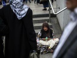 Un tercio de las mujeres, hombres y niños que alcanzaron las costas de Grecia o Italia este año proceden de Siria, precisó Acnur. AFP / ARCHIVO