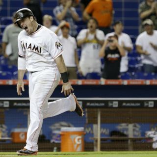 Jonrón de Justin Bour da triunfo a Miami