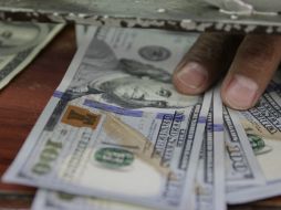 Un dólar menos caro esta mañana se debe a la noticia de una baja en la tasa de desempleo en EU. EL INFORMADOR / ARCHIVO