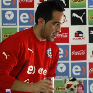 Claudio Bravo no le teme a la Selección argentina