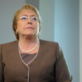 Bachelet retrasa viaje a Cumbre en Perú por falla en avión