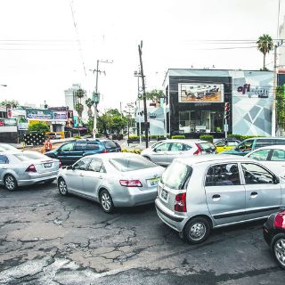 Cierre de López Cotilla toma por sorpresa a automovilistas