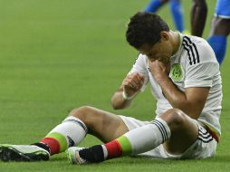 Javier 'Chicharito' Hernández estará fuera de las canchas entre cinco y seis semanas debido a la fractura de clavícula que sufrió. EFE / L. Smith