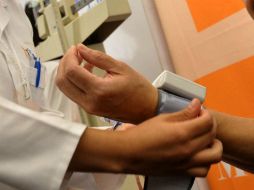 La mitad de las personas que mueren de infarto, no llegan al hospital, ya que se carece de información de problemas cardiovasculares. EL INFORMADOR / ARCHIVO