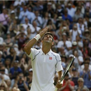 Novak Djokovic apura el paso en Wimbledon