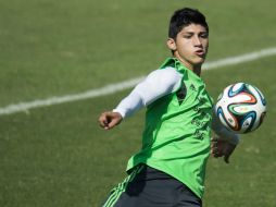 El delantero mexicano Alan Pulido parece que se quedará a jugar en el futbol griego a pesar de que estaba negociando con Chivas. MEXSPORT / ARCHIVO
