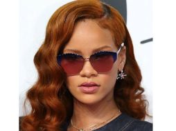 En el lanzamiento de su reciente y controvertido video 'Bitch, better have my money' la cantante luce desnuda. INSTAGRAM / badgalriri