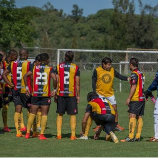 El ambiente en Leones Negros, cada vez mejor