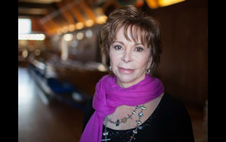 La autora asegura que la hierba no solo se debe consumir como medicina sino que sirve para muchas otras cosas. TWITTER / @isabelallende