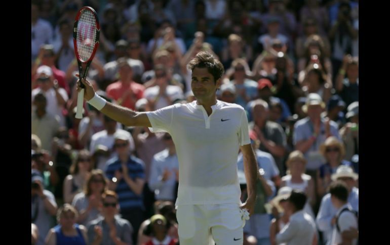Cuatro parciales necesitó el tenista suizo Roger Federer para deshacerse del australiano Sam Groth. AP / T. Ireland