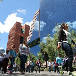 Marcha de maestros en DF es detenida por policías