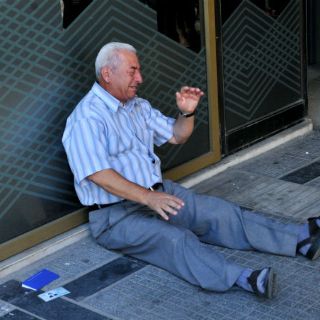 'El hombre que llora', la historia de un hombre griego jubilado