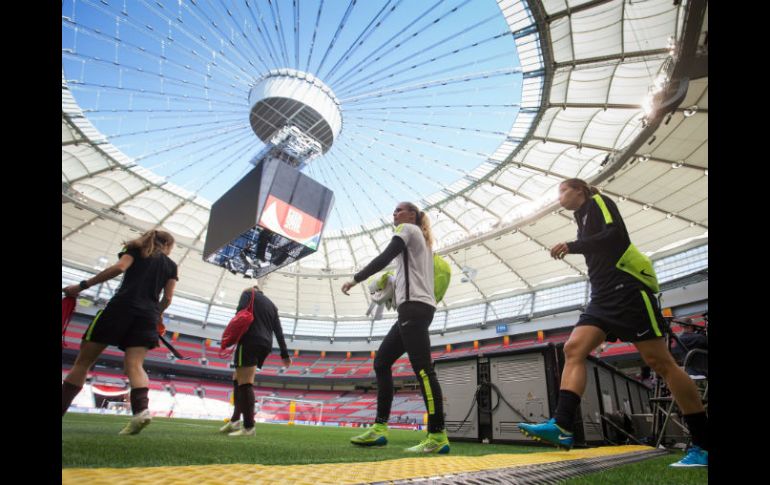 Algunas de las jugadoras de la Selección de Estados Unidos entran al campo del BC Place Stadium en Vancouver. AP / B. Dyck