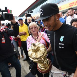 Lewis Hamilton califica su día como 'inolvidable'