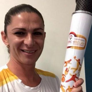 Ana Guevara porta antorcha panamericana en Toronto